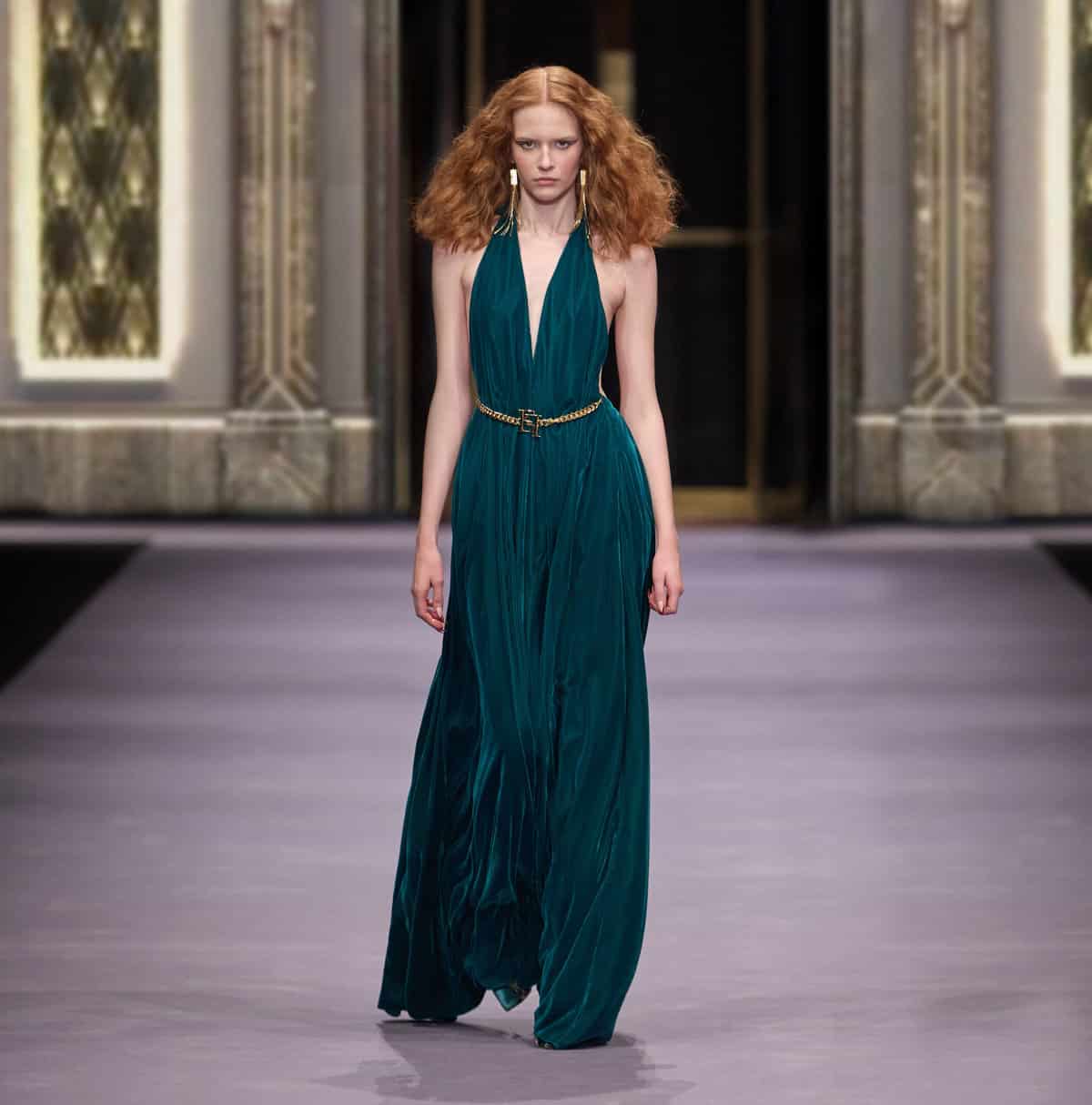 Red Carpet dress in velvet - Image 2